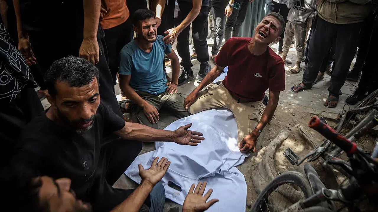 İsrail'in Gazze'deki saldırısında 10 Filistinli hayatını kaybetti: Yardım bekleyenlere ölüm yağdı!
