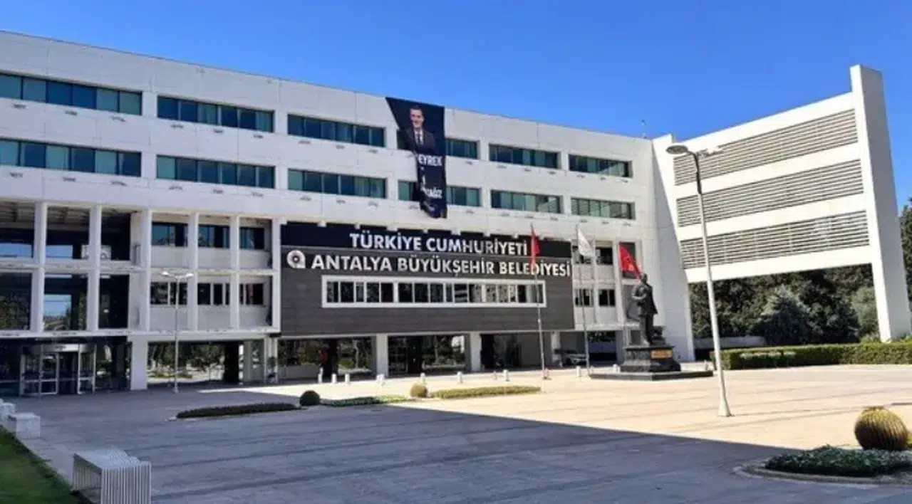 Antalya'da rüşvet operasyonu büyüyor: 3 kişi daha gözaltına alındı