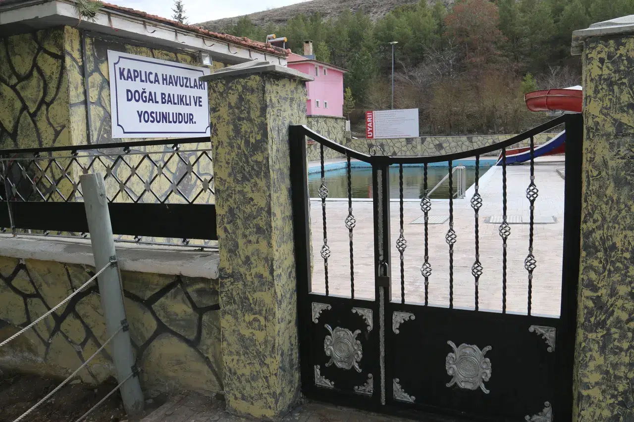 Sedef ve egzama hastalarının tek doğal tedavisi mühürlendi! Şifalı balıklar neden engellendi?
