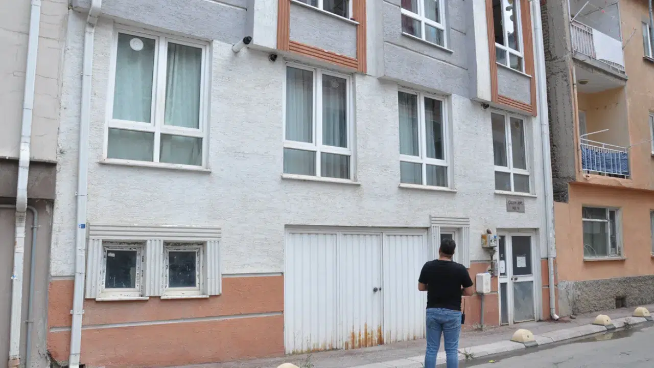 Eskişehir'de kan donduran cinayet: Eski kız arkadaşını boğazını keserek katletti