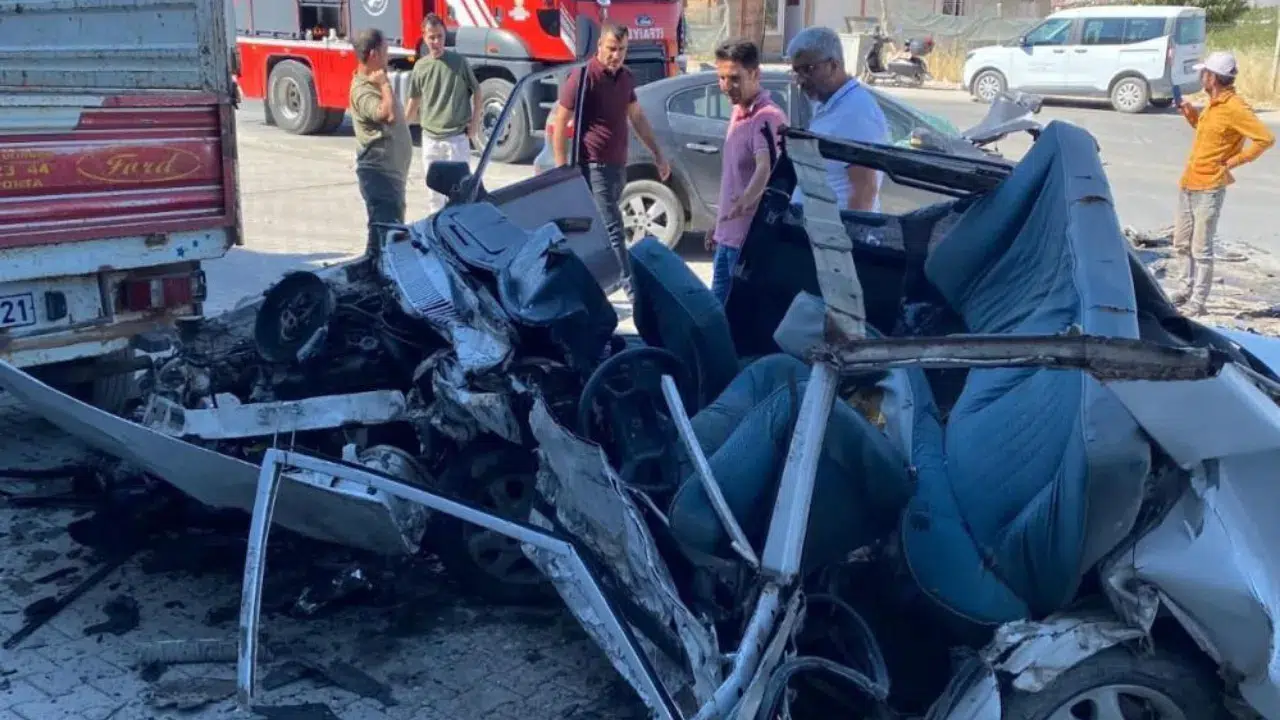 Malatya'da iki otomobil çarpıştı: Tofaş hurdaya döndü, 1 kişi öldü!
