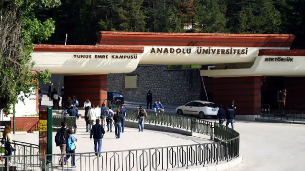 AÖF yaz okulu kayıtları başladı mı? Anadolu Üniversitesi AÖF yaz okulu kayıt ücreti ne kadar?