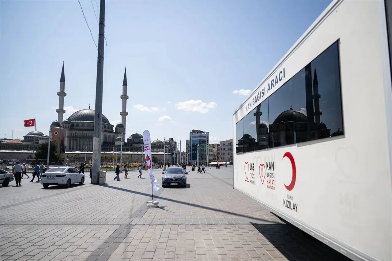 15 Temmuz Şehitleri için Taksim’de kan bağışı kampanyası başladı!