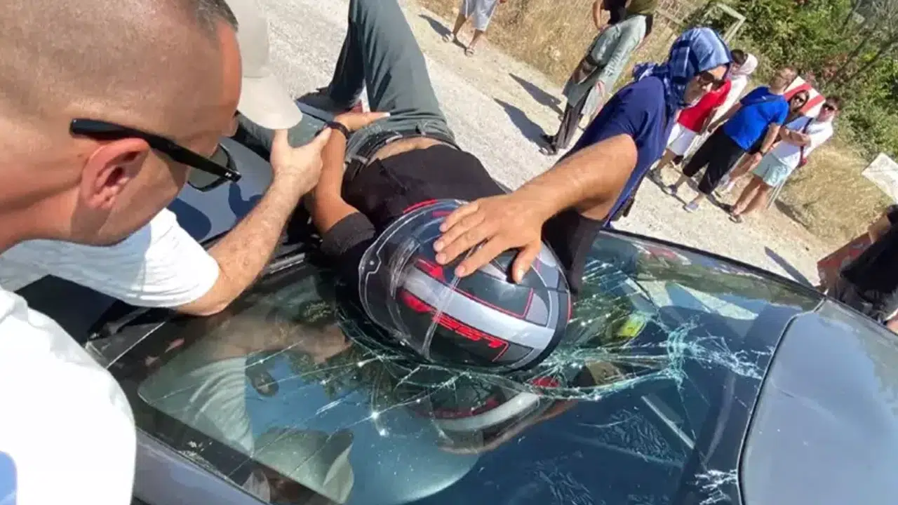 Yalova Esenköy’de kaza: Aracın üstünde ambulans bekledi!