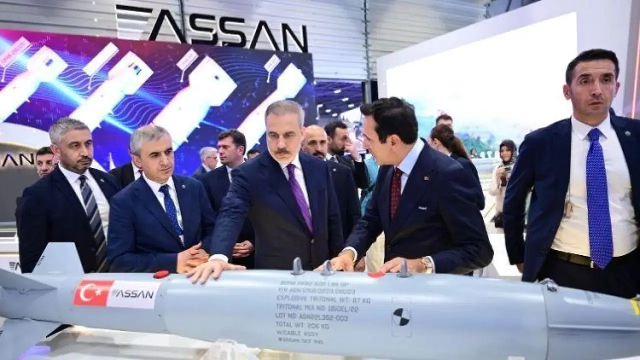 Bakan Fidan IDEF 2025’te: ASELSAN’dan Fidan'a özel hediye
