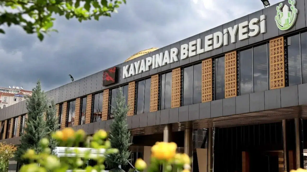 Diyarbakır’da belediye 26 işçi çıkarttı