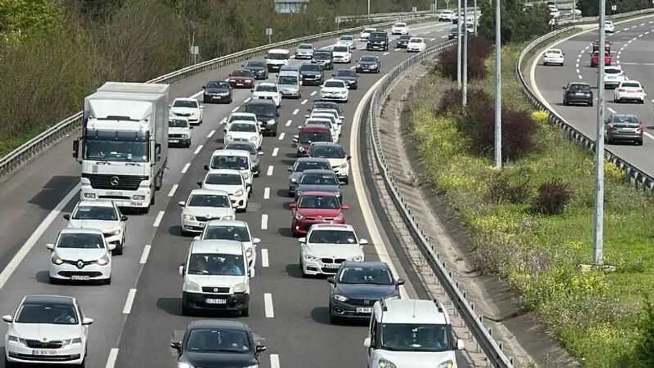 Araç sahiplerine hayati uyarı: 12.00 ile 16.00 arasında trafiğe çıkmayın!