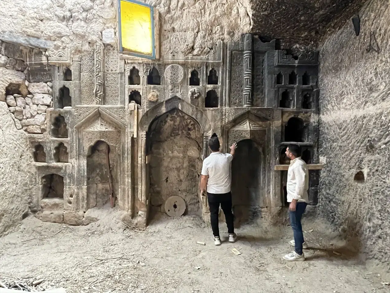 Nevşehir'de temizlenen odunluk 6 asırlık ibadethane çıktı