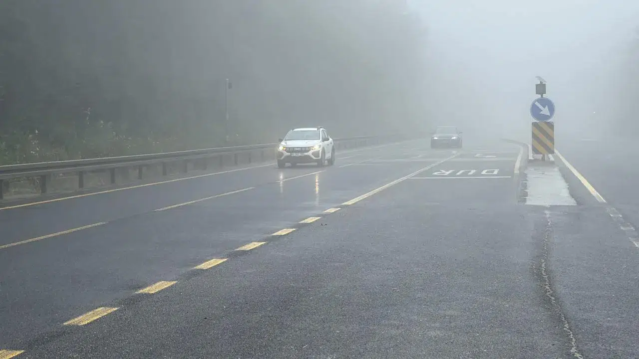 Bolu Dağı’nda yoğun sis ve sağanak ulaşımı tehlikeye attı