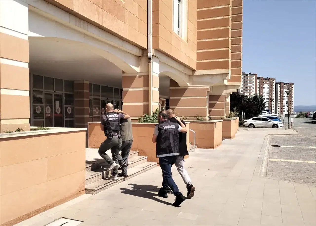 Kastamonu’da uyuşturucu operasyonunda 2 şüpheli tutuklandı