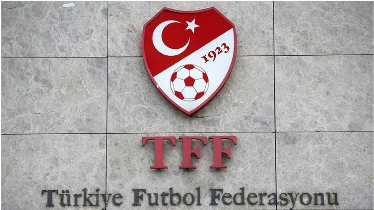 Fenerbahçe, Beşiktaş ve Başakşehir'in Süper Lig maçları ertelendi