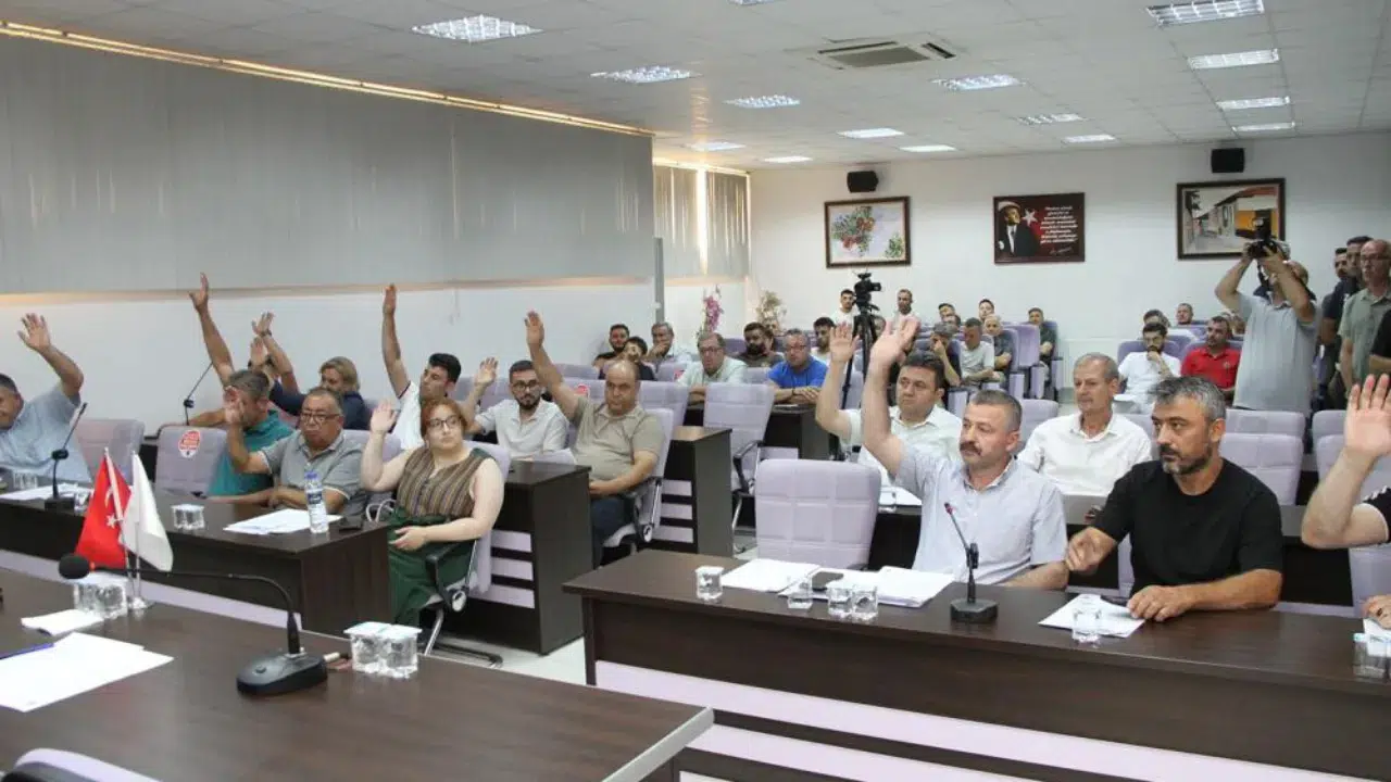 Manisa'nın Kula Belediyesi'nde 3 CHP'li katip üyesi istifa etti