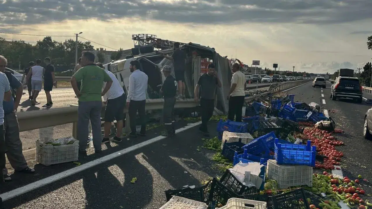 Tekirdağ'da korkunç kaza! Kamyon devrildi, sürücü can verdi