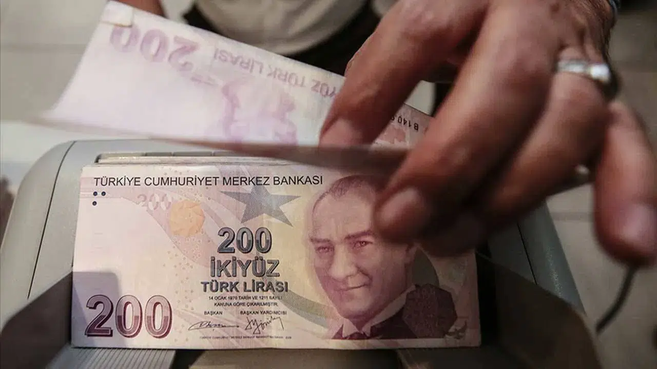 600 bin kamu işçisinin yüzü güldü: Kamu işçisi beklediği zammı aldı!