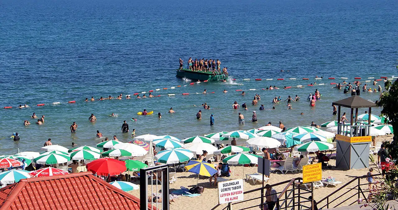 Sinop'ta fırtına alarmı: Denize girmek yasaklandı!