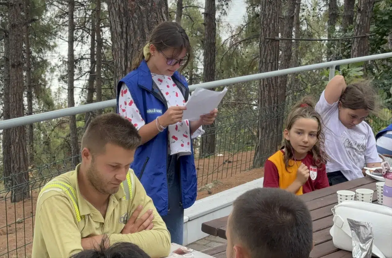 Tekirdağ'da öğrencilerden orman işçilerine duygulandıran ziyaret: Yazdıkları mektupları okudular