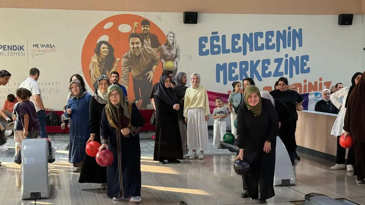 Bowling pistinde tatlı rekabet: Gelinler ve kaynanalar yarıştı!