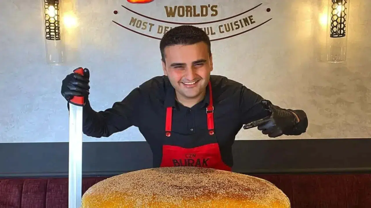 CZN Burak kimdir, kaç yaşında ve evli mi? CZN Burak nasıl ünlü oldu?