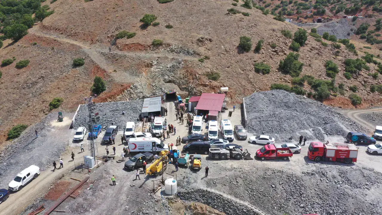 Elazığ’da maden göçüğü: 3 işçi kurtuldu, 1 işçi hayatını kaybetti