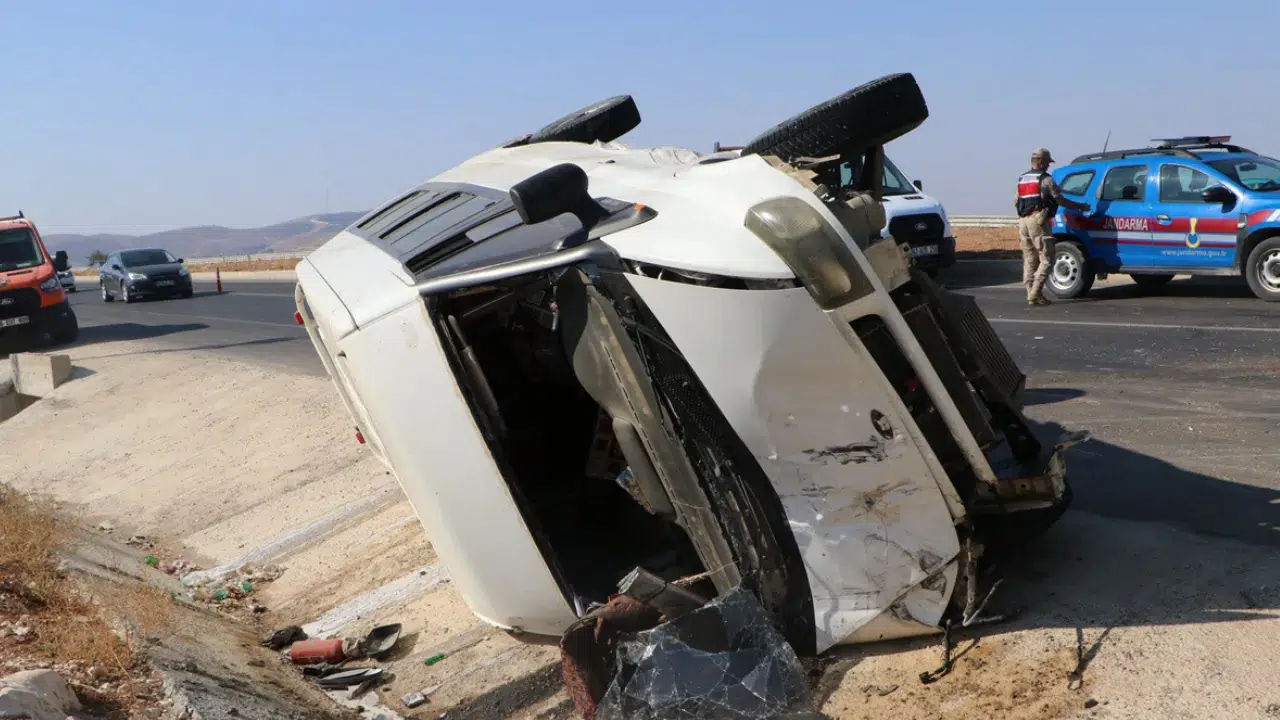 Kilis'te 3 aracın karıştığı zincirleme kaza: 1 ölü, 4 yaralı!