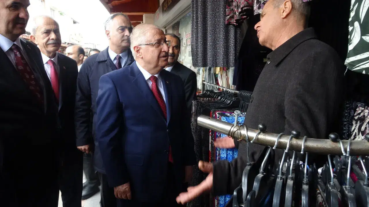 Bakan Güler, Kilis'te esnaf ziyaretinde bulundu