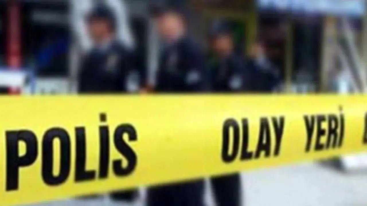 Elazığ'da film gibi kovalamaca : Polisten kaçarken silahını okul bahçesinden içeri attı