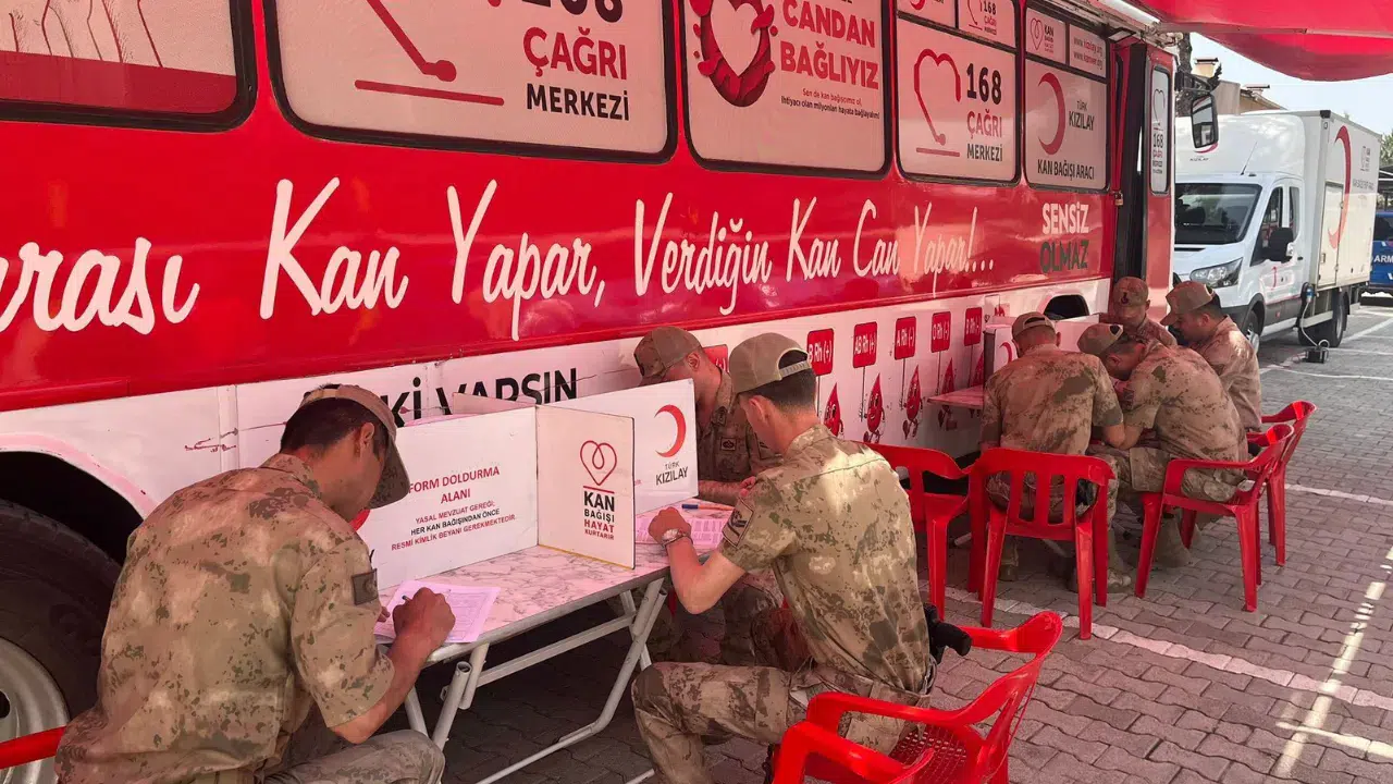 Kilis'te jandarma Kızılay'a kan bağışında bulundu