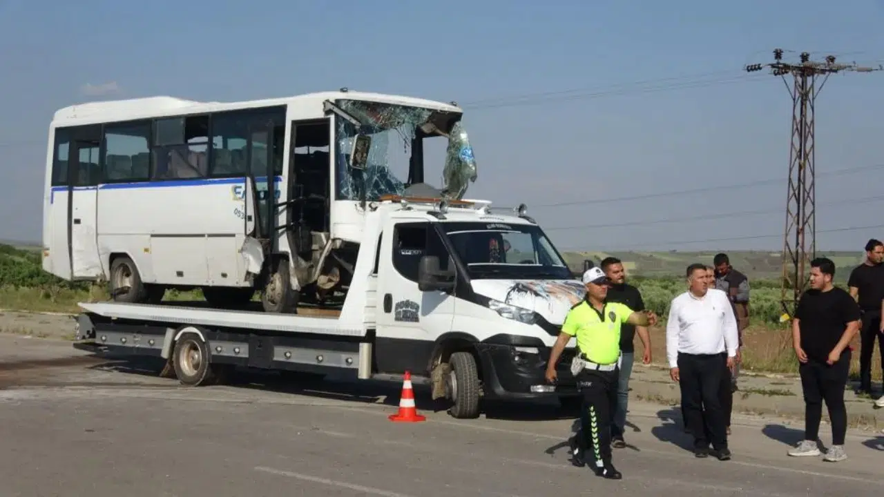 Kilis'te 3 araçlı zincirleme kaza : 8 yaralı