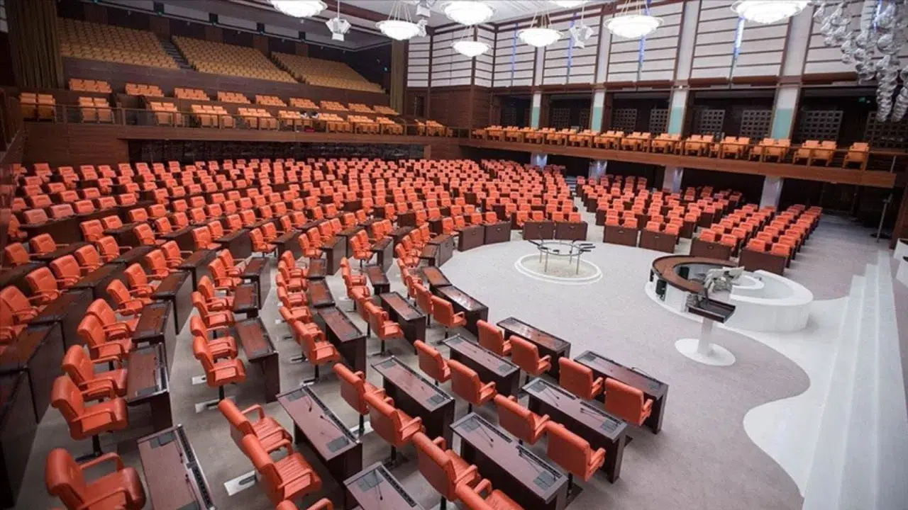 Meclis'te aile reklamı tartışması : AK Parti’den toplum mühendisliği tepkisi