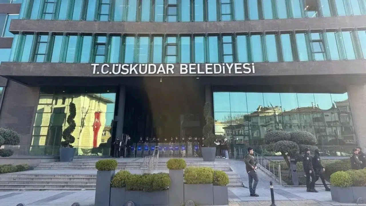 Üsküdar Belediyesi seçiminde tansiyon yükseldi ! Oy iddiası sonrası mecliste arbede çıktı