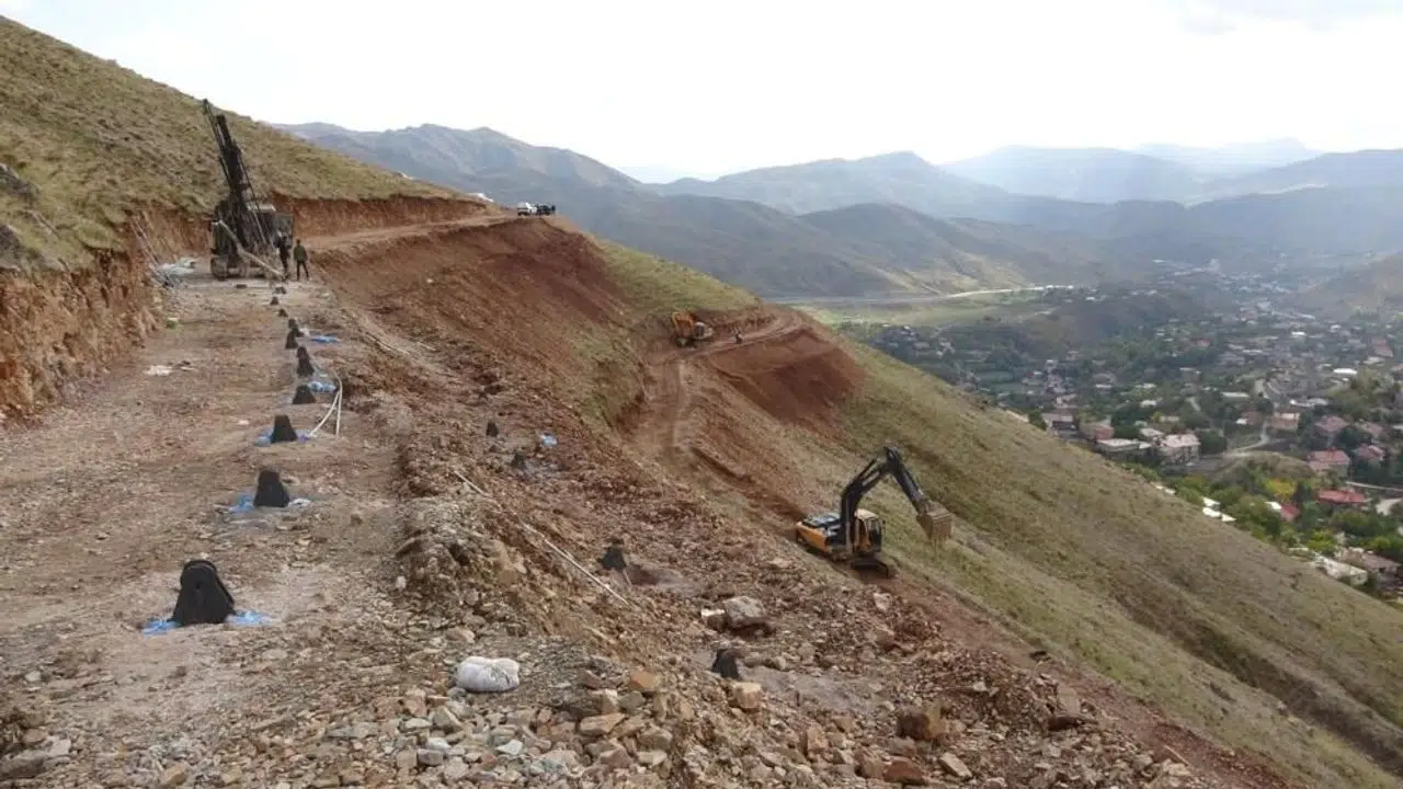 Bitlis’te çığ tehlikesine karşı 1270 metrelik önlem