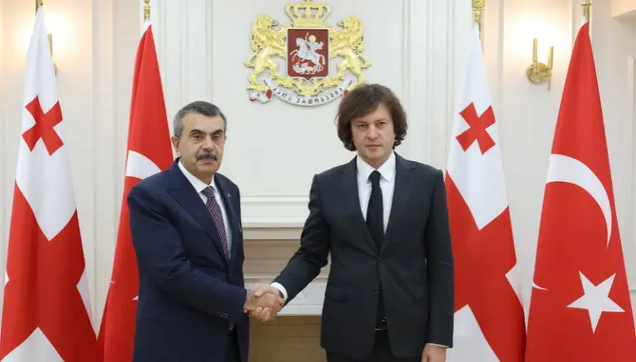Bakan Tekin, Gürcistan Başbakanı Kobakhidze ile Tiflis'te bir araya geldi
