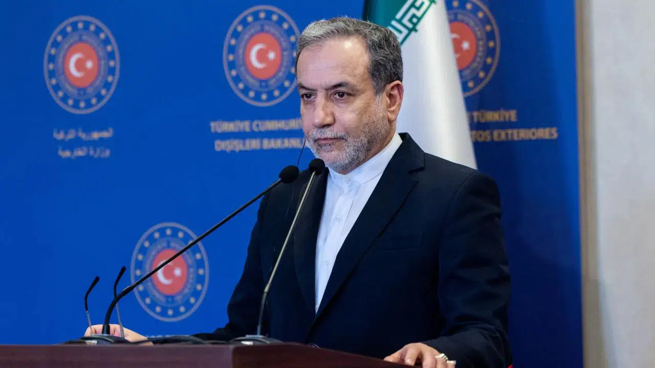 İran Dışişleri Bakanı Arakçi'den 'Ellerimiz tetikte' mesajı