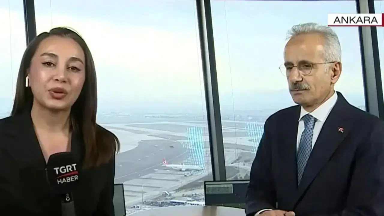 Bakan Uraloğlu canlı yayında rahatsızlandı: Yayını durdurursak memnun olurum!