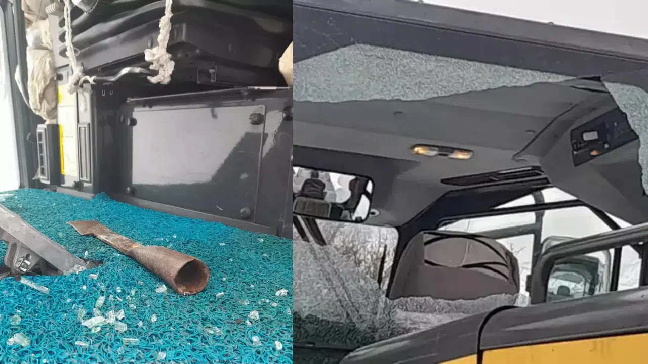 Bingöl'de karla mücadele ekibine saldırı düzenlendi: İş makinesinin camları kırıldı