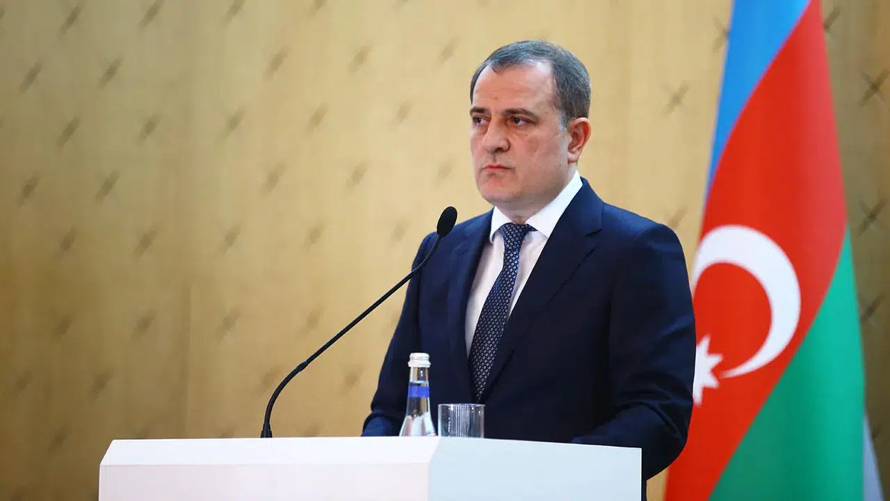 Azerbaycan Dışişleri Bakanı Bayramov, İranlı mevkidaşı Arakçi ile görüştü