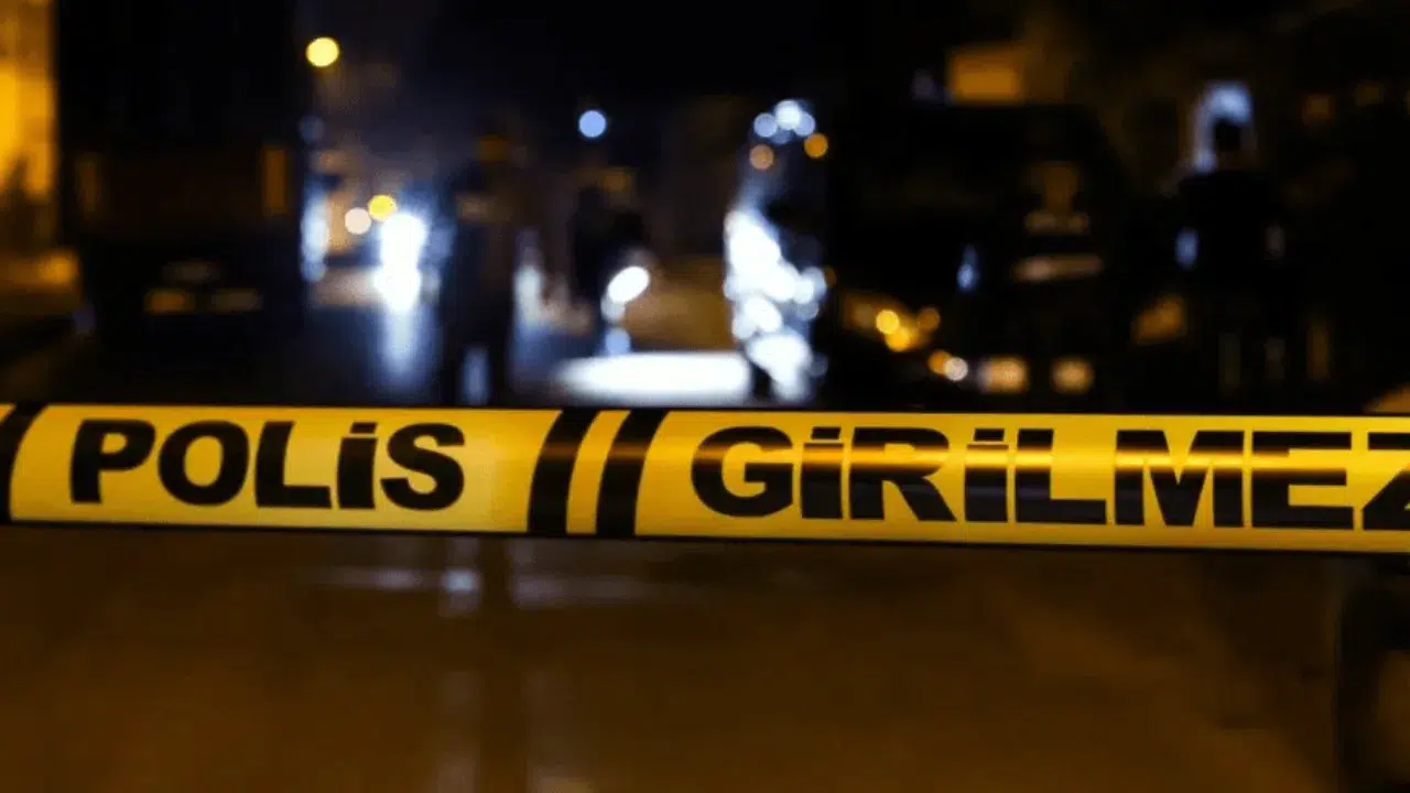 Ankara'da kaza : Kamyon yola devrildi