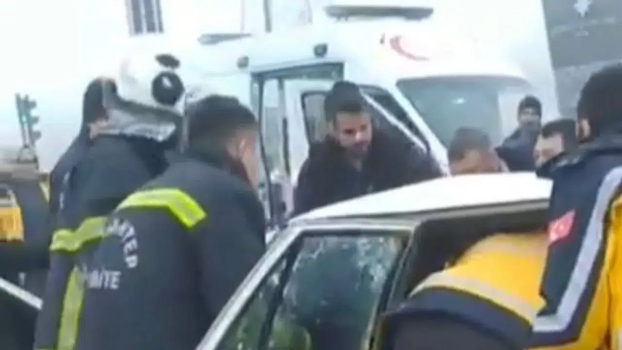 Gaziantep'te zincirleme trafik kazası : 1 kişi öldü , 6 yaralı