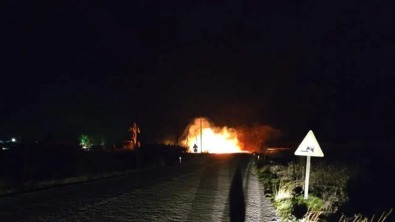 Muğla Marmaris'te fırtına elektrik tellerini kopardı: Yangın çıktı