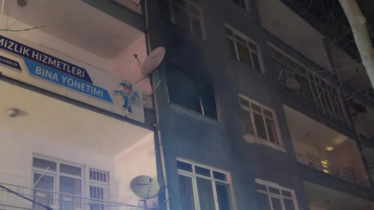 Niğde'de apartman dairesindeki ofiste yangın çıktı: 3 kişi dumandan etkilendi