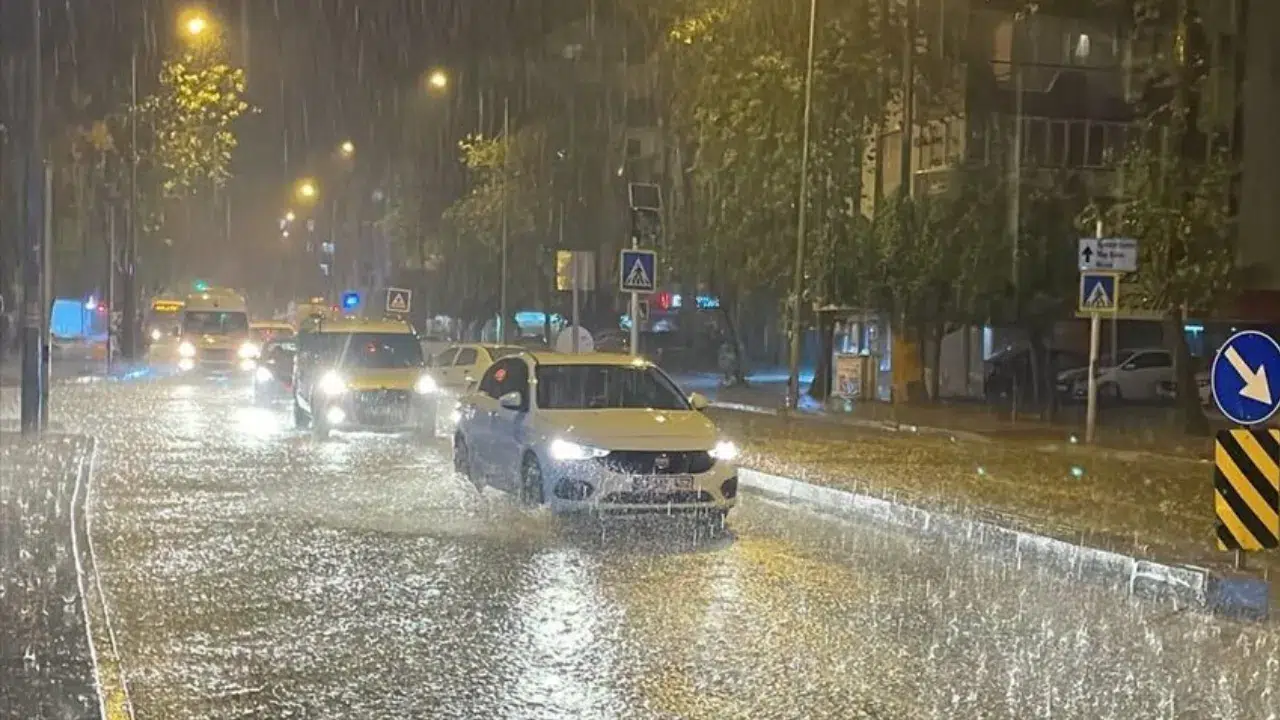 Meteoroloji uyardı: Antalya'da gök gürültülü sağanak yağışlar etkili olacak!