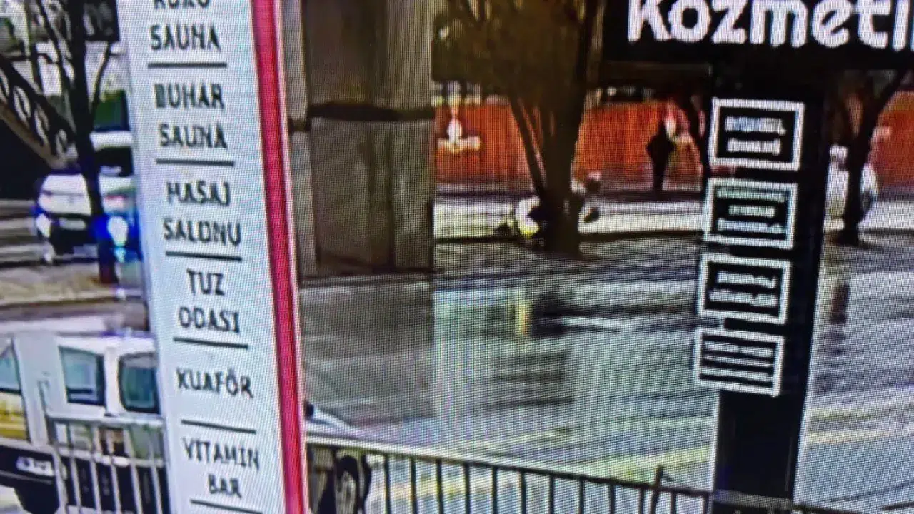 Ankara Altındağ'da motosiklet kazası : 18 yaşındaki kurye hayatını kaybetti