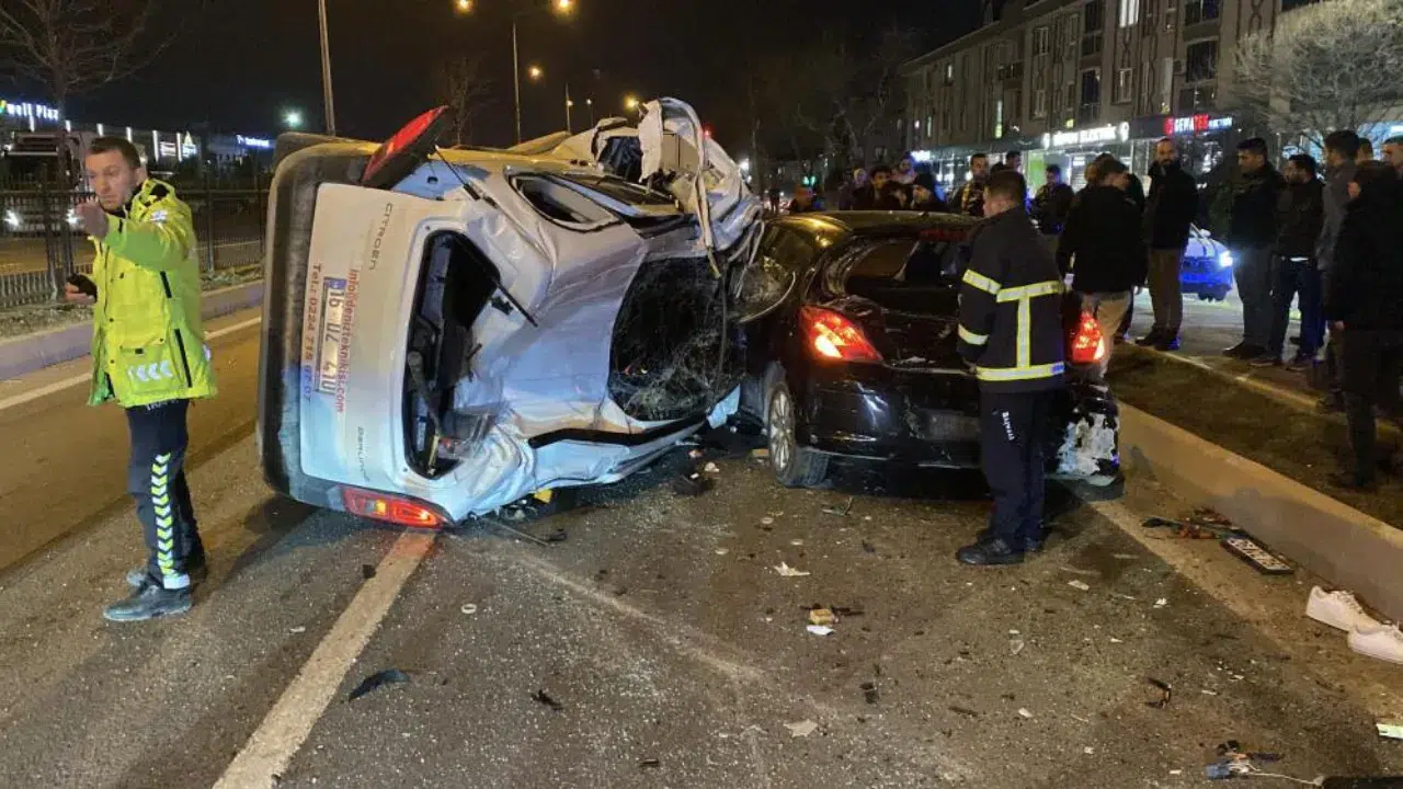 Bursa'nın İnegöl ilçesinde zincirleme kaza: 1 ölü, 1 yaralı