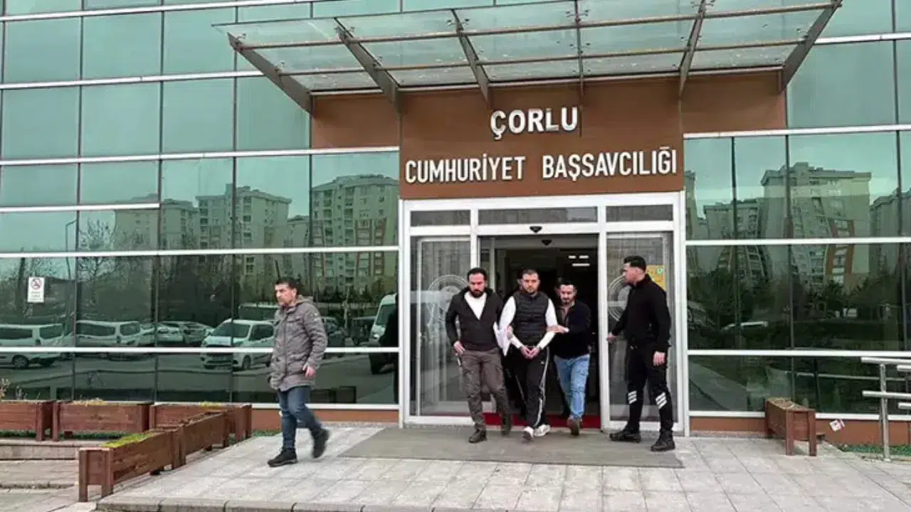 Tekirdağ'da komşusunu 7 yerinden bıçaklayan 23 yaşındaki genç tutuklandı