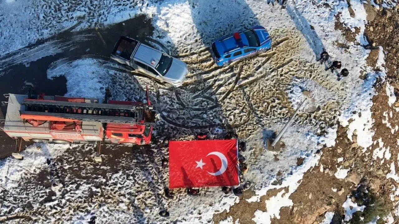 Amanos Dağları'ndaki Türk Bayrağı yenilendi