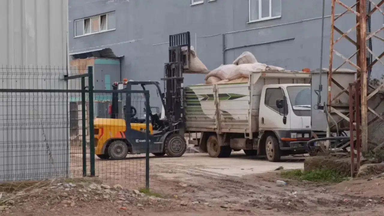 Bursa'da bir işçi forkliftten düştü, hayatını kaybetti!