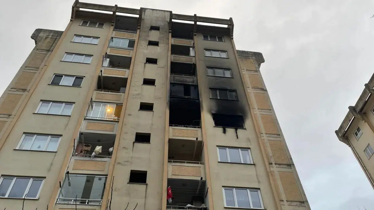 Giresun'da babasıyla yaşadığı evi ateşe verdi!