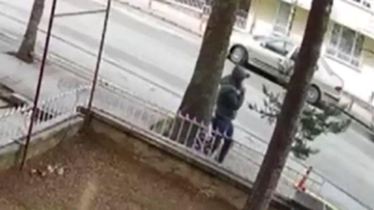 Ankara'da yaşlı kadını dolandıran şüpheliler suçüstü yakalandı