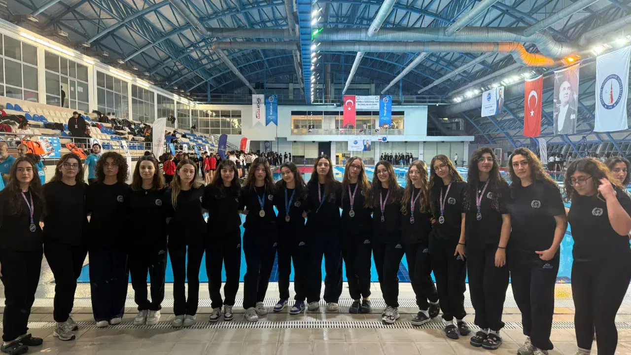 Enerji İş U17 Kız Takımı, Sualtı Hokeyi Türkiye Şampiyonası'nda 2'nci oldu