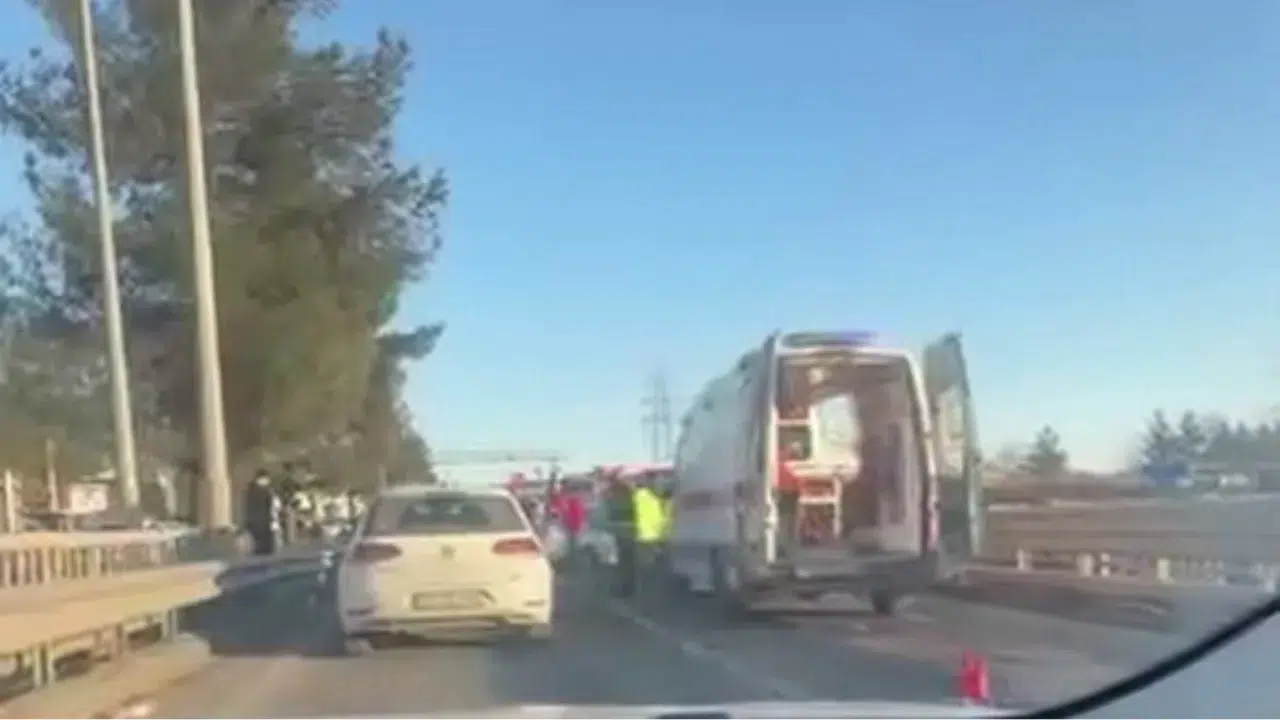 Diyarbakır'da iki araç çarpıştı: 1 kişi öldü, 1 kişi yaralandı
